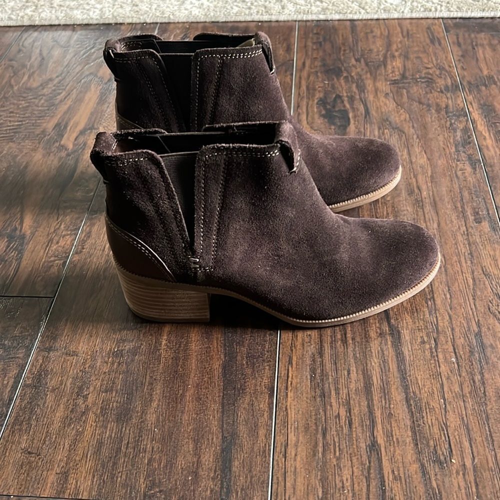 Clark's Artisan Maypearl Daisy Ankle Boot‎ Brown Suede Size 9 new